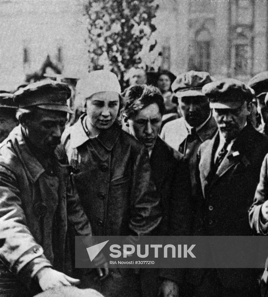 Vladimir Lenin during the foundation of the Karl Marx statue