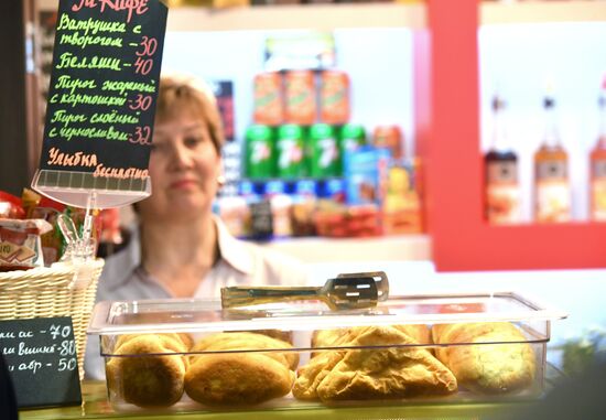 M Cafe opens at Moscow Metro