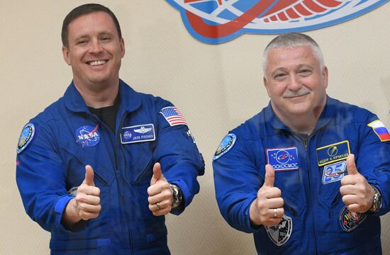 News conference by Expedition 51/52 to ISS