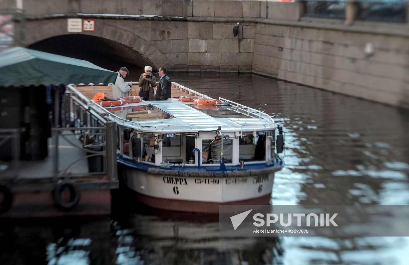 Navigation opens in St. Petersburg