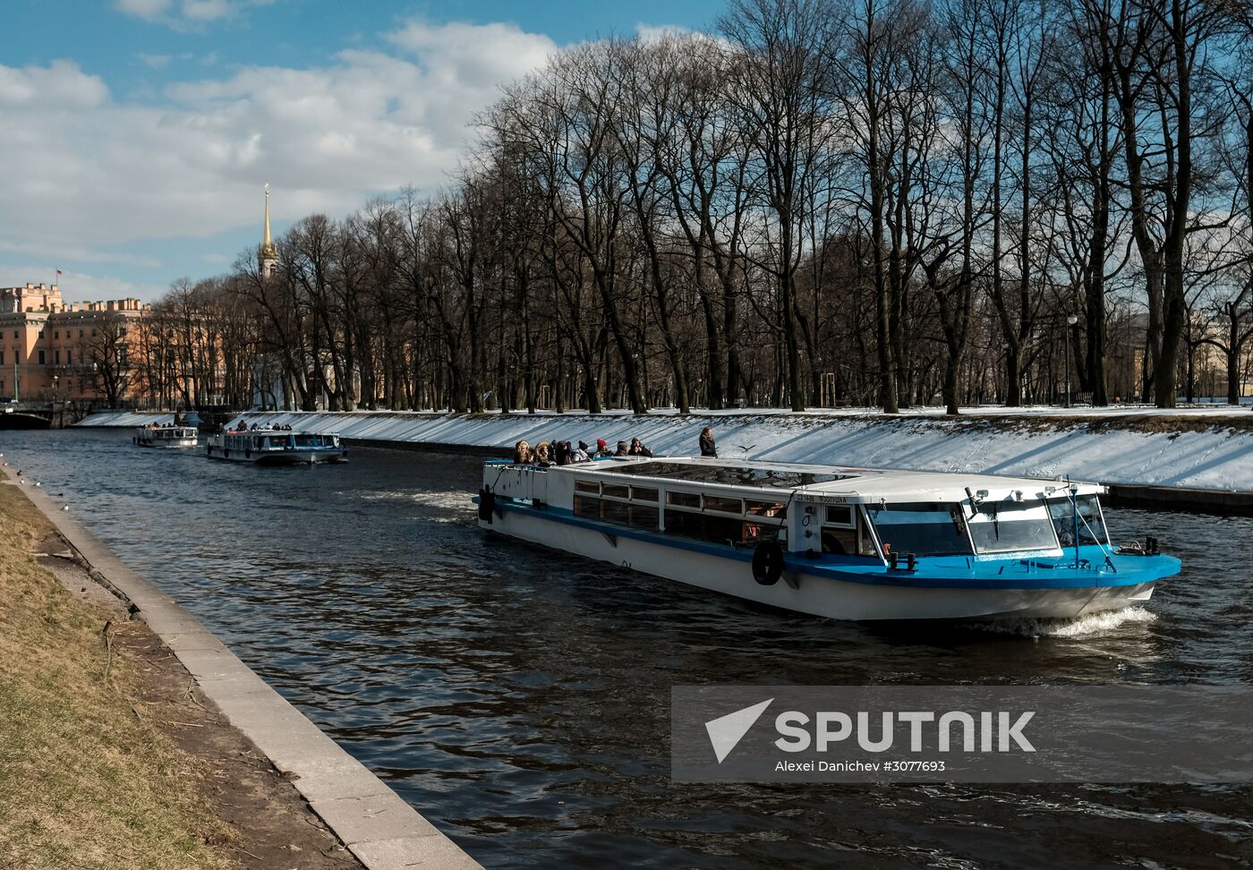 Navigation opens in St. Petersburg