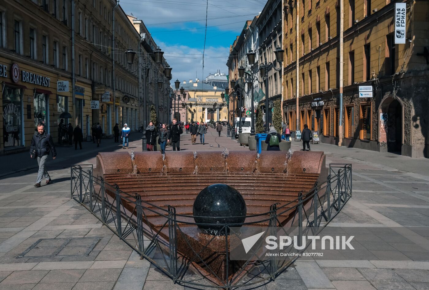 St. Petersburg fountain season opens