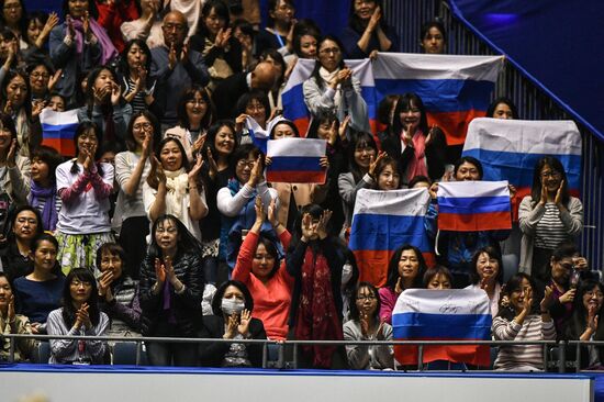 ISU World Team Trophy in Figure Skating. Women. Short program