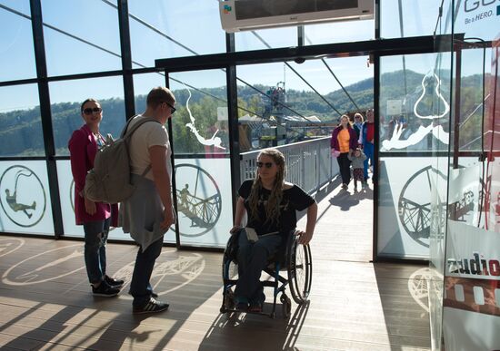 Russian Paralympic cycling team tours Skypark in Sochi