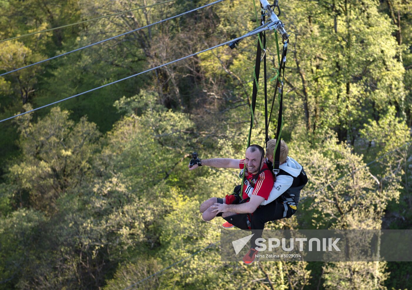 Russian Paralympic cycling team tours Skypark in Sochi