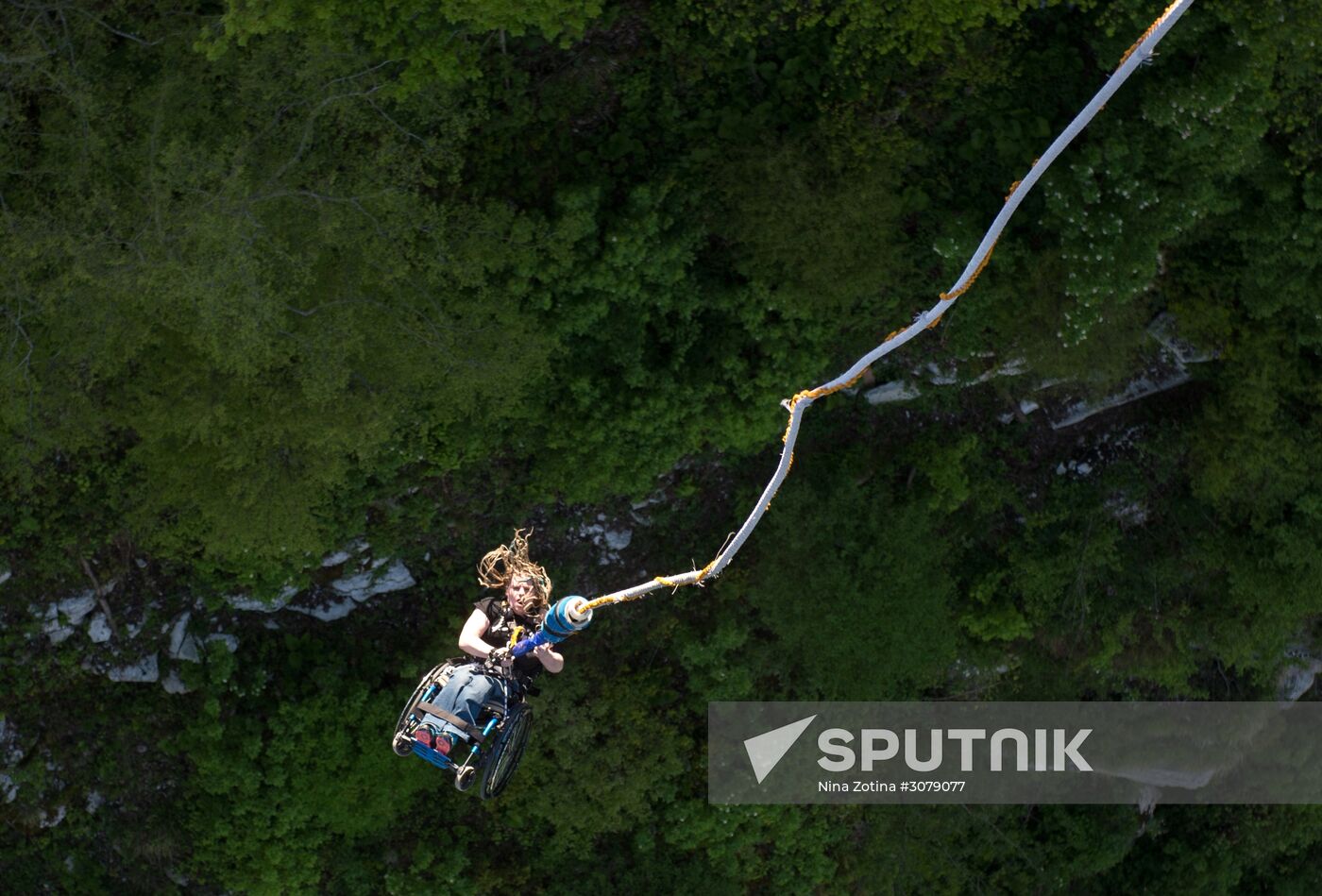 Russian Paralympic cycling team tours Skypark in Sochi