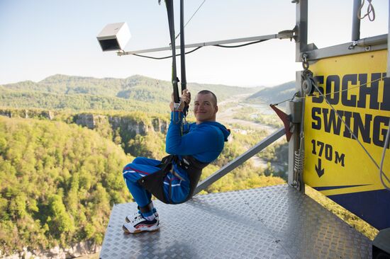 Russian Paralympic cycling team tours Skypark in Sochi