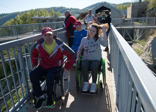 Russian Paralympic cycling team tours Skypark in Sochi