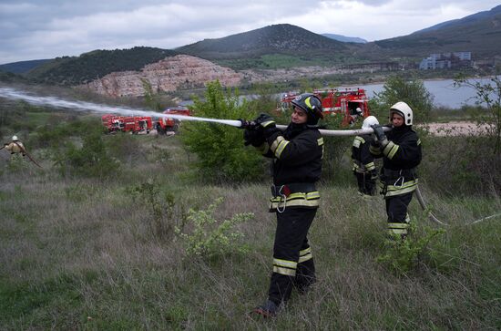 Emergencies Ministry holds drill in Crimea