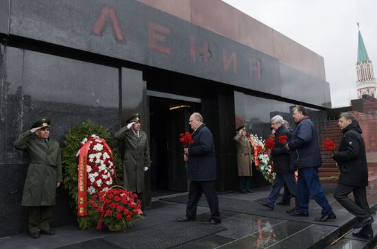 Flower-laying ceremony by Lenin's Mausouleum in Red Square