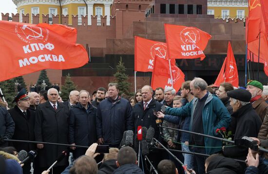 Flower-laying ceremony by Lenin's Mausouleum in Red Square
