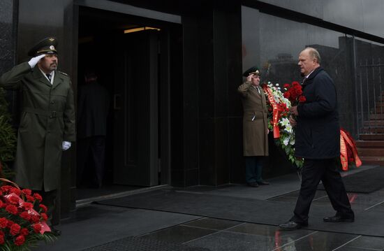 Flower-laying ceremony by Lenin's Masauleum in Red Square