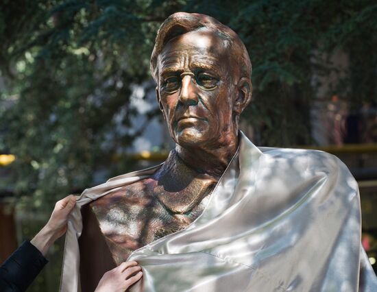 Roosevelt monument unveiled in Crimea