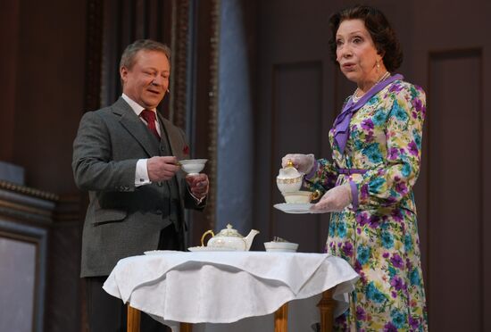 Preview of the play "Audience"