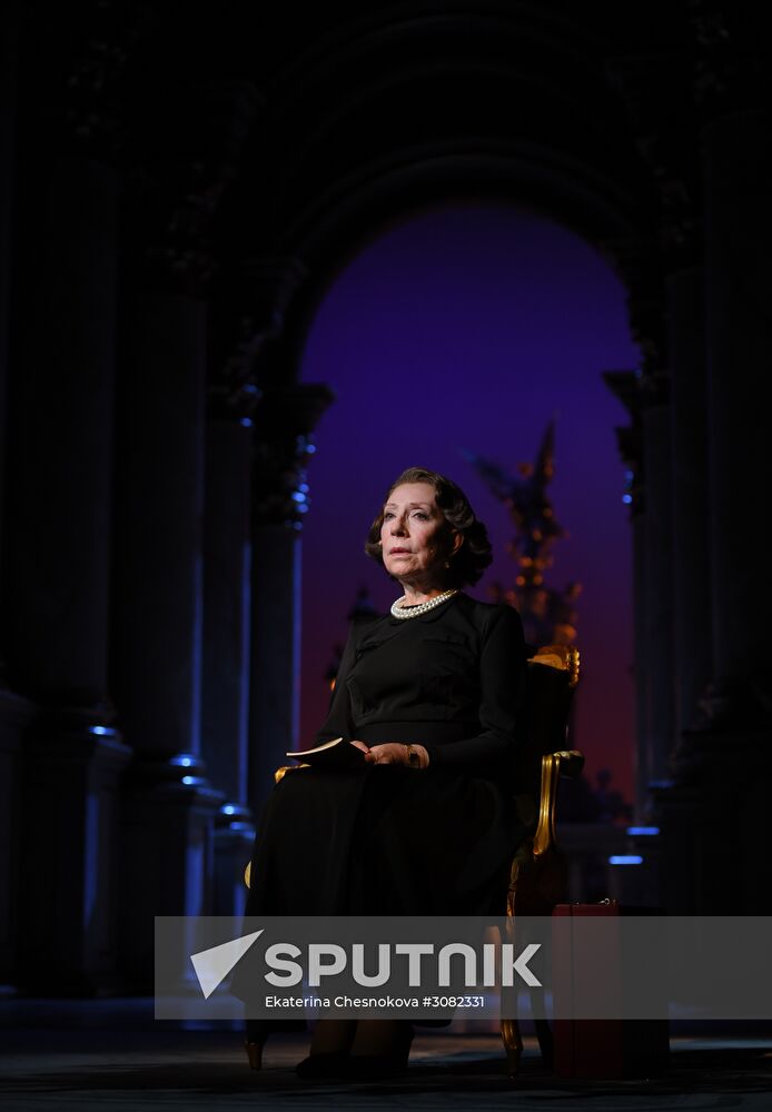Press preview of Audience play