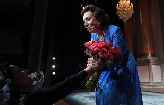 Preview of the play "Audience"