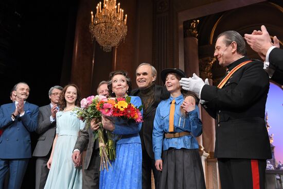 Preview of the play "Audience"