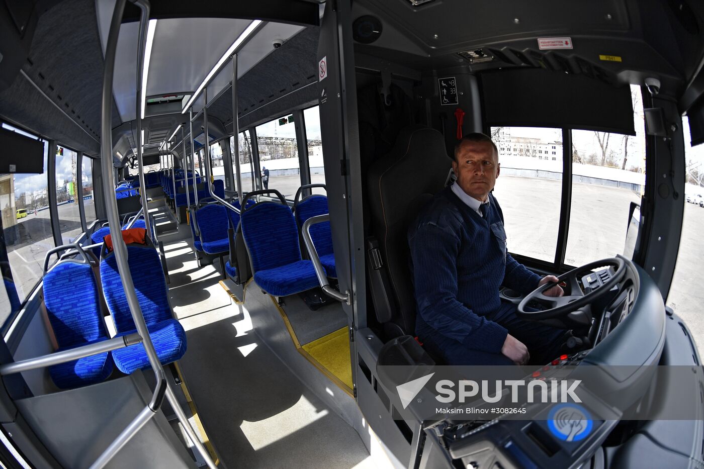 Unveiling a new electric bus that can be recharged en route