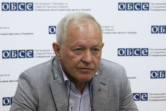 Representatives OSCE Mission to Ukraine visit the OSCE car blast site in Lugansk Region