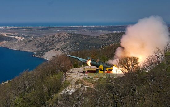 Russian Black See Fleet holds drills in Crimea