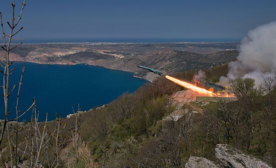 Russian Black See Fleet holds drills in Crimea