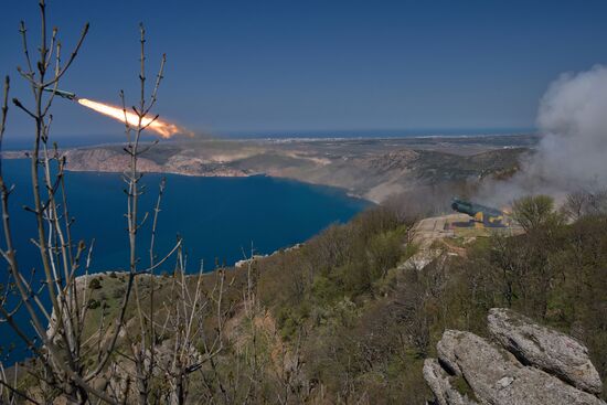 Russian Black See Fleet holds drills in Crimea