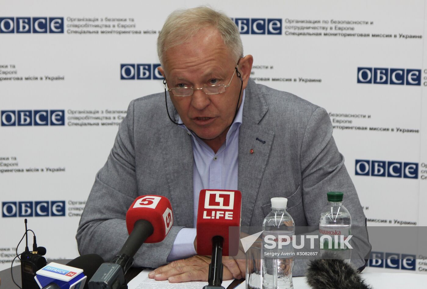 Representatives OSCE Mission to Ukraine visit the OSCE car blast site in Lugansk Region