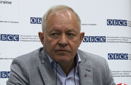 Representatives OSCE Mission to Ukraine visit the OSCE car blast site in Lugansk Region
