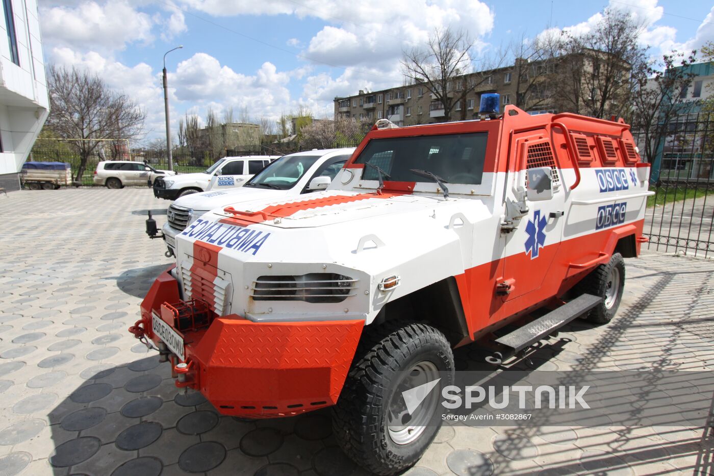 Representatives OSCE Mission to Ukraine visit the OSCE car blast site in Lugansk Region