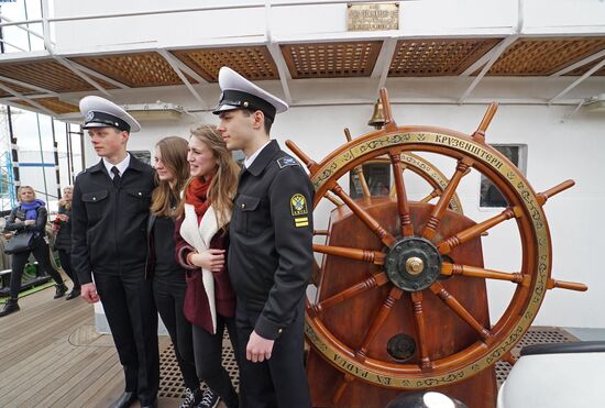 Kruzenshtern bark sails off for the first voyage in the new navigation season