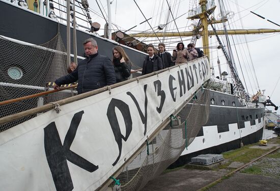 Kruzenshtern bark sails off for the first voyage in the new navigation season
