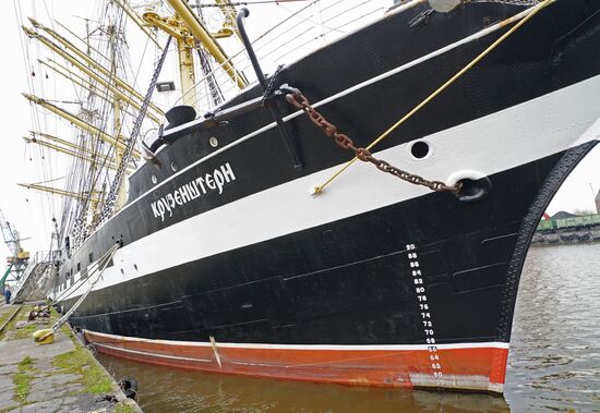 Kruzenshtern bark sails off for the first voyage in the new navigation season