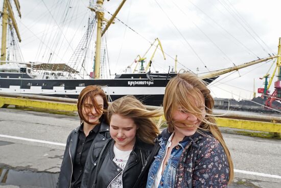 Kruzenshtern bark sails off for the first voyage in the new navigation season