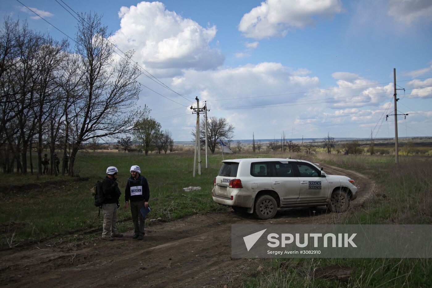 Representatives OSCE Mission to Ukraine visit the OSCE car blast site in Lugansk Region