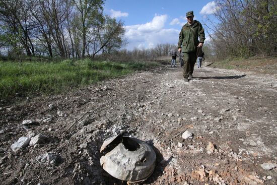 OSCE representatives in Ukraine on site of explosion of OSCE car in Lugansk Region