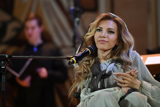 Yulia Samoilova performs in "Songs of the Great Victory" concert