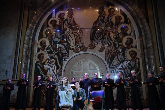Yulia Samoilova performs in "Songs of the Great Victory" concert