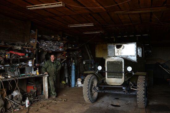 Manufacturing full-size models of WWII military vehicles in Novosibirsk Region