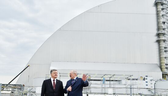 Ukrainian and Belarusian presidents visit Chernobyl nuclear power station