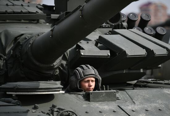 Preparing military equipment for Victory Day parade