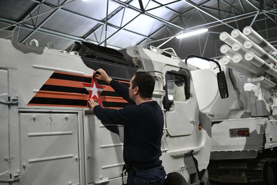 Preparing military equipment for Victory Day parade