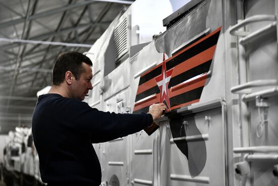 Preparing military equipment for Victory Day parade