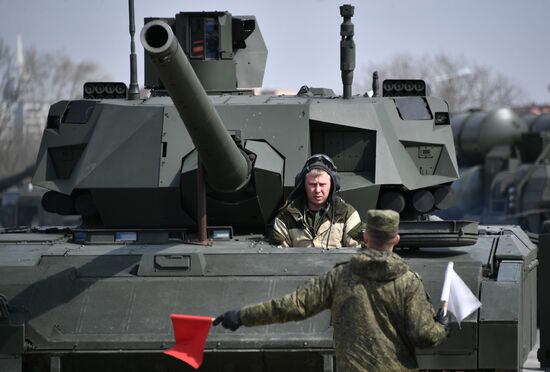 Preparing military equipment for Victory Day parade