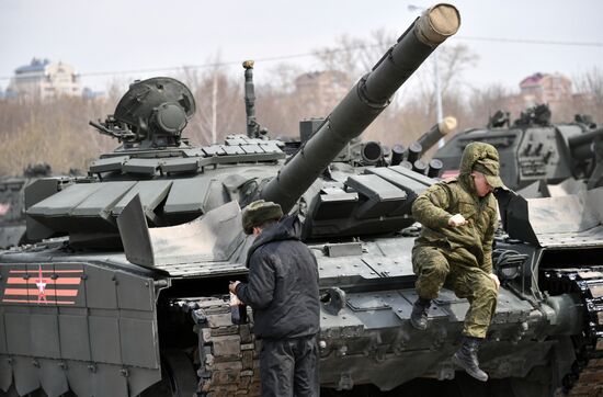 Preparing military equipment for Victory Day parade