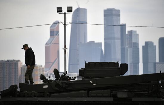 Preparing military equipment for Victory Day parade