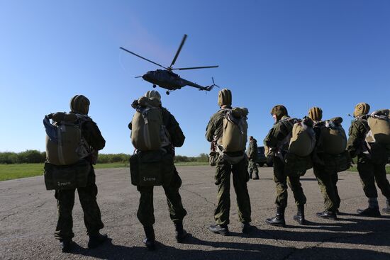Drills on airborne landing from Terminator Mi-8AMTSh helicopters in Krasnodar territory