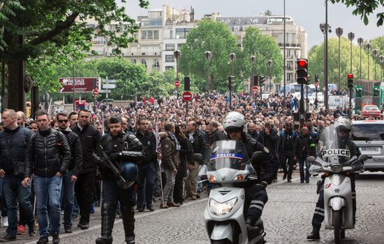 Police protests in Paris