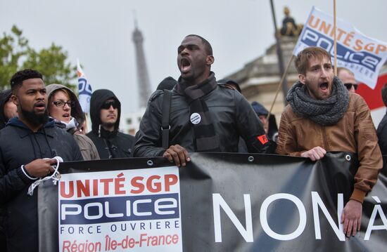 Police protests in Paris