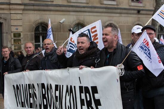 Police protests in Paris