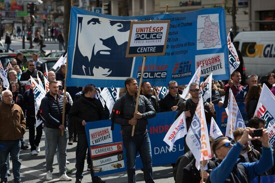 Police protests in Paris